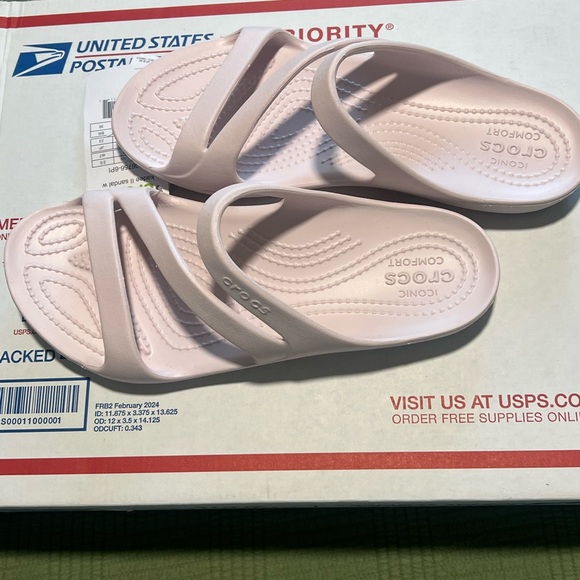 Crocs Kadee II Sandals  NWT Barely Pink  Size 7 - Picture 4 of 6